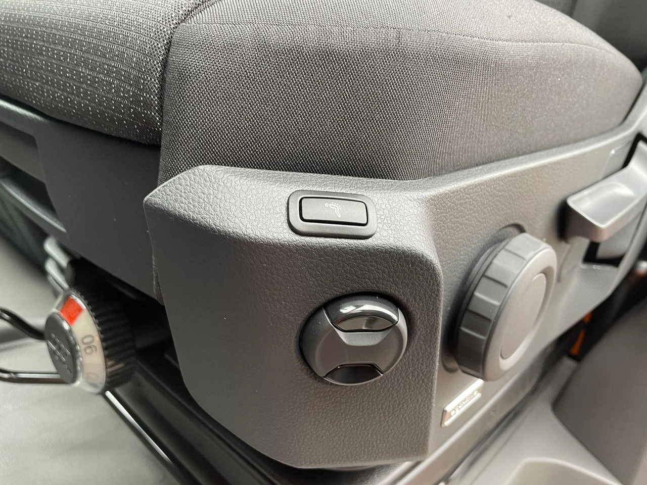 Voiture MAN TGE 3.180 Kasten L3H2 ACC LED STANDHZ NAVI: photos 30 Voiture MAN TGE 3.180 Kasten L3H2 ACC LED STANDHZ NAVI: photos 30