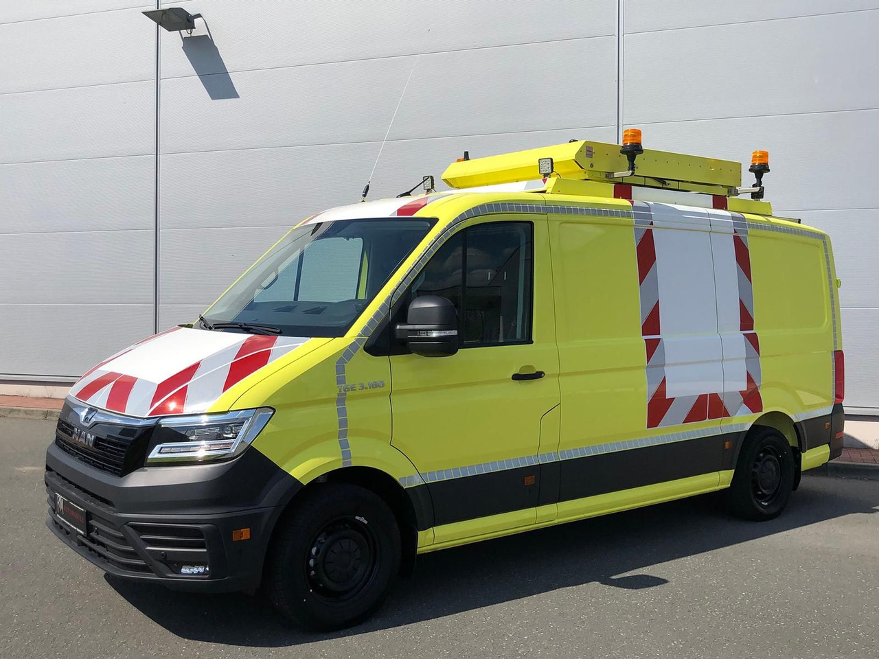 MAN TGE 3.180 L3H2 BF 4 BEGLEITFAHRZEUG ACC LED NAVI - Fourgon utilitaire: photos 1 MAN TGE 3.180 L3H2 BF 4 BEGLEITFAHRZEUG ACC LED NAVI - Fourgon utilitaire: photos 1