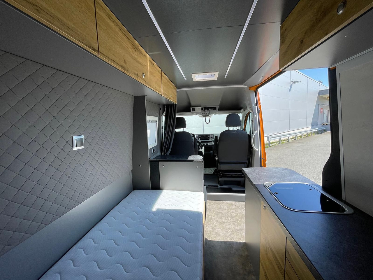 Véhicule utilitaire MAN TGE 3.180 L3H3 Individual S BF3+ BEGLEITFAHRZEUG: photos 33