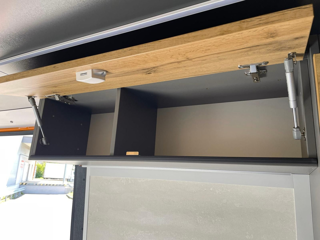 Véhicule utilitaire MAN TGE 3.180 L3H3 Individual S BF3+ BEGLEITFAHRZEUG: photos 31