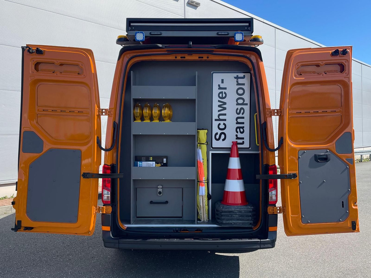 Véhicule utilitaire MAN TGE 3.180 L3H3 Individual S BF3+ BEGLEITFAHRZEUG: photos 9