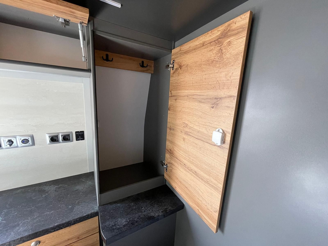 Véhicule utilitaire MAN TGE 3.180 L3H3 Individual S BF3+ BEGLEITFAHRZEUG: photos 30