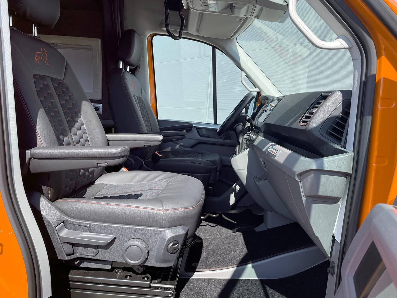 Véhicule utilitaire MAN TGE 3.180 L3H3 Individual S BF3+ BEGLEITFAHRZEUG: photos 14