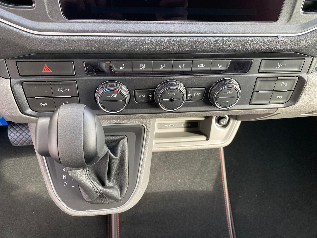 Véhicule utilitaire MAN TGE 3.180 L3H3 Individual S BF3+ BEGLEITFAHRZEUG: photos 39