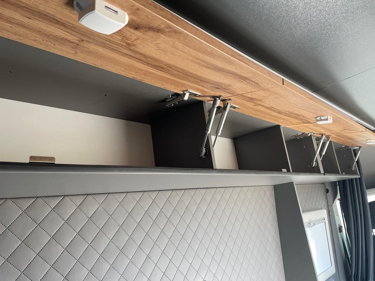 Véhicule utilitaire MAN TGE 3.180 L3H3 Individual S BF3+ BEGLEITFAHRZEUG: photos 38