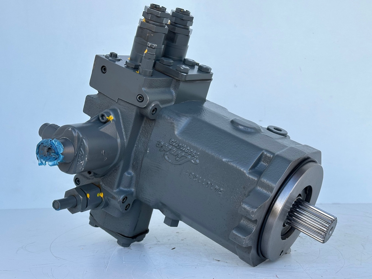 LIEBHERR - LINDE Original Hydromotor Typ:HMF75-02 2560 G 03 mit ID-Nr.10007106. A914 B-LI, A914 LI, A924 B-LI, A924 LI, MG15, MBG12, MG20, MFG10, BG12H #HYX293G00103# - Moteur hydraulique pour Pelle sur pneus: photos 3 LIEBHERR - LINDE Original Hydromotor Typ:HMF75-02 2560 G 03 mit ID-Nr.10007106. A914 B-LI, A914 LI, A924 B-LI, A924 LI, MG15, MBG12, MG20, MFG10, BG12H #HYX293G00103# - Moteur hydraulique pour Pelle sur pneus: photos 3