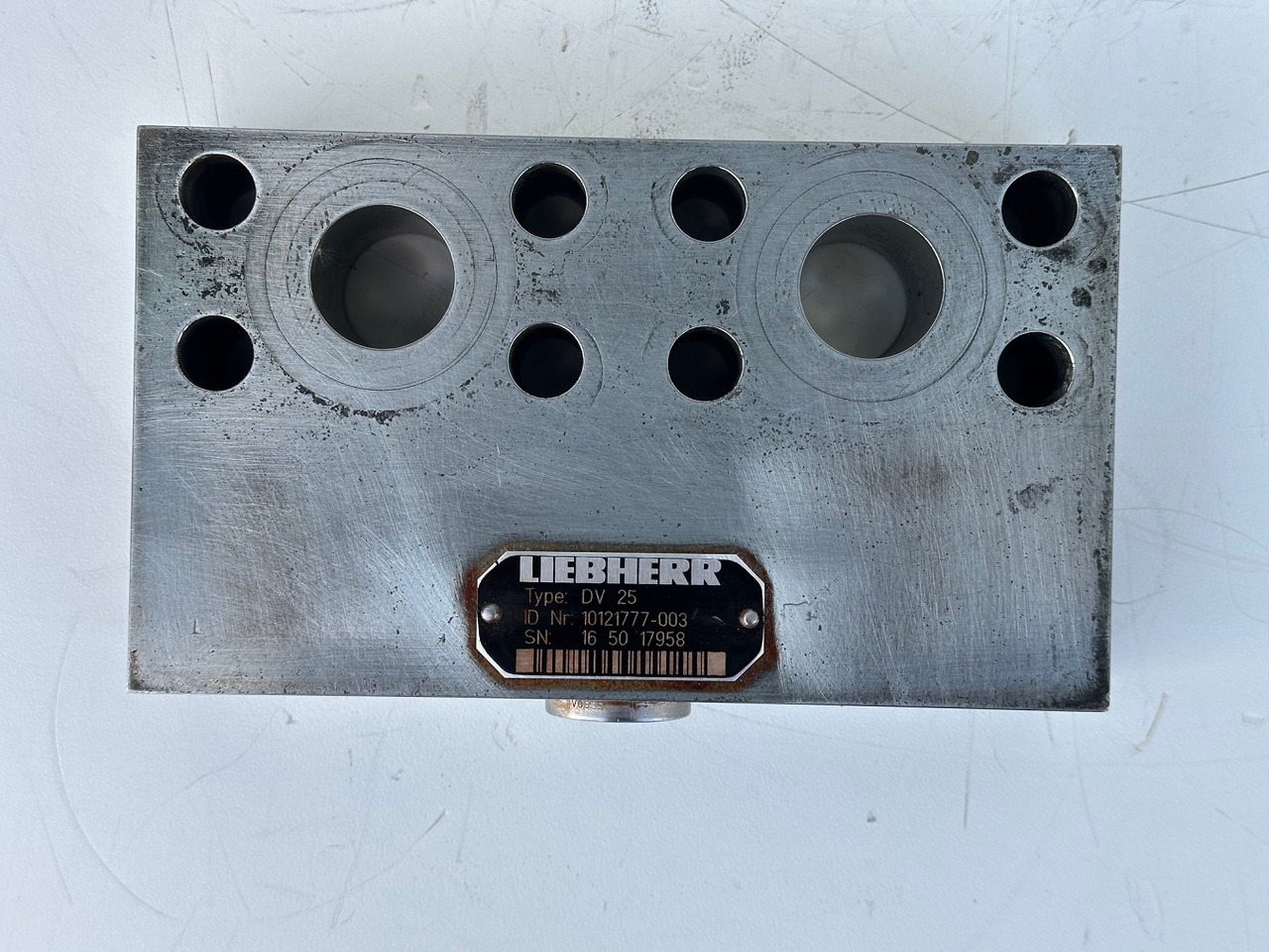 Liebherr Dämpfungsventil ID-Nr.10121777. P924 COMP, P926, R926, R916, R922, R924 COMP, R924, R926 COMP, R926, R930, R936, R946, R950 T, R960 T. #10121777.43199# - Moteur de rotation pour Engins de chantier: photos 5 Liebherr Dämpfungsventil ID-Nr.10121777. P924 COMP, P926, R926, R916, R922, R924 COMP, R924, R926 COMP, R926, R930, R936, R946, R950 T, R960 T. #10121777.43199# - Moteur de rotation pour Engins de chantier: photos 5