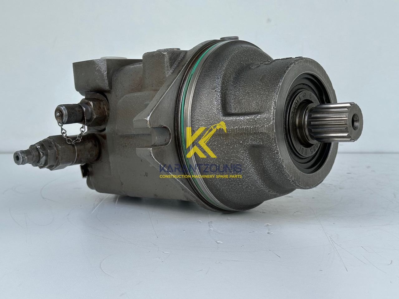 Liebherr Hydraulikeinbaumotor Typ:FMF058, ID-Nr.10122576 - ID-Nr.10145827 - ID-Nr.11371069. LOS1906, P924 COMP , R906, R906 PROTO, R916, R922, R924, R924 COMP, R926 COMP, R926 K LC. #11371069.08604# - Moteur hydraulique pour Pelle sur chenille: photos 2 Liebherr Hydraulikeinbaumotor Typ:FMF058, ID-Nr.10122576 - ID-Nr.10145827 - ID-Nr.11371069. LOS1906, P924 COMP , R906, R906 PROTO, R916, R922, R924, R924 COMP, R926 COMP, R926 K LC. #11371069.08604# - Moteur hydraulique pour Pelle sur chenille: photos 2