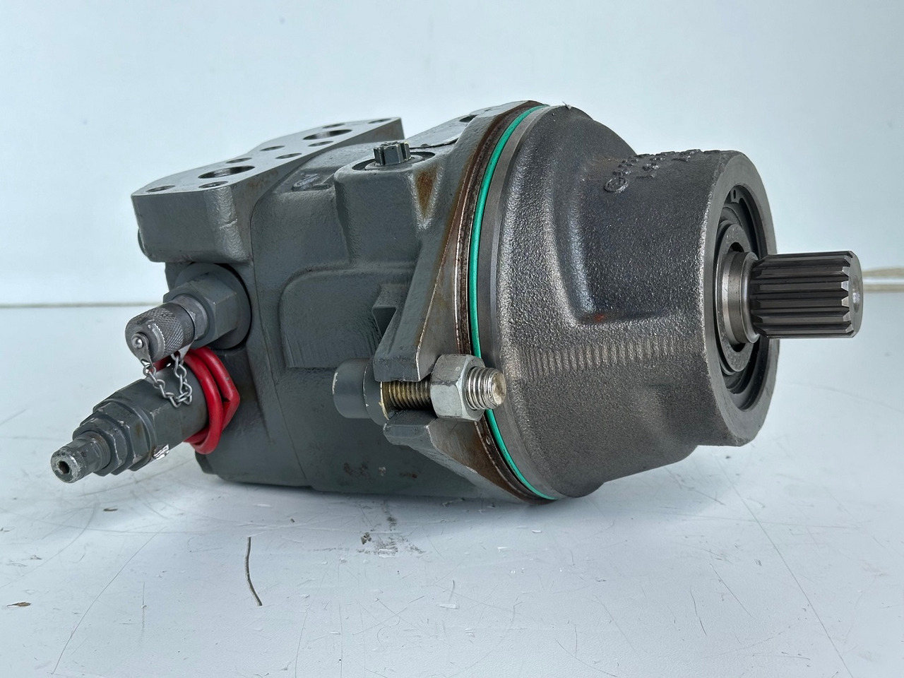 Liebherr Hydraulikeinbaumotor Typ:FMF058, ID-Nr.10122576 - ID-Nr.10145827 - ID-Nr.11371069. LOS1906, P924 COMP , R906, R906 PROTO, R916, R922, R924, R924 COMP, R926 COMP, R926 K LC. #39780# - Moteur hydraulique pour Pelle: photos 2 Liebherr Hydraulikeinbaumotor Typ:FMF058, ID-Nr.10122576 - ID-Nr.10145827 - ID-Nr.11371069. LOS1906, P924 COMP , R906, R906 PROTO, R916, R922, R924, R924 COMP, R926 COMP, R926 K LC. #39780# - Moteur hydraulique pour Pelle: photos 2