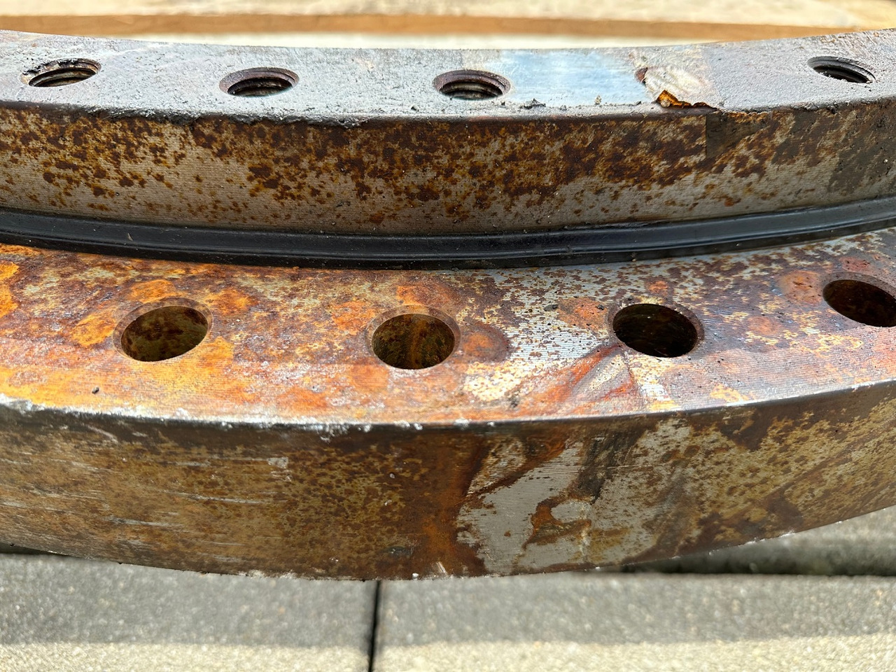 Couronne d'orientation pour Pelle sur chenille Liebherr Kugeldrehverbindung Typ:KUD64VJ003-001. ID-Nr.982751901 - ID-Nr.932833001. A914B-LI, A914C-LI, A924C-LI, LH30, LH35, R914B, R914C, R922, R924B, R924 C, R924 COMP, P924 C. #0115#: photos 14 Couronne d'orientation pour Pelle sur chenille Liebherr Kugeldrehverbindung Typ:KUD64VJ003-001. ID-Nr.982751901 - ID-Nr.932833001. A914B-LI, A914C-LI, A924C-LI, LH30, LH35, R914B, R914C, R922, R924B, R924 C, R924 COMP, P924 C. #0115#: photos 14