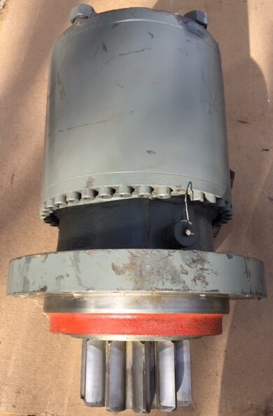 Liebherr Schwenkantrieb SAT250/283, ID-Nr.90203235 - ID-Nr.90203237 - ID-Nr.90208630. - Moteur de rotation pour Pelle sur chenille: photos 3 Liebherr Schwenkantrieb SAT250/283, ID-Nr.90203235 - ID-Nr.90203237 - ID-Nr.90208630. - Moteur de rotation pour Pelle sur chenille: photos 3