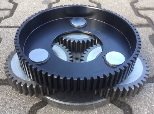 Liebherr Schwenkantrieb SAT300/282. ID-Nr.90209176 - ID-Nr.90209177 - ID-Nr.90209178. LH40, LH50. #1168# - Moteur de rotation pour Pelle sur pneus: photos 4 Liebherr Schwenkantrieb SAT300/282. ID-Nr.90209176 - ID-Nr.90209177 - ID-Nr.90209178. LH40, LH50. #1168# - Moteur de rotation pour Pelle sur pneus: photos 4