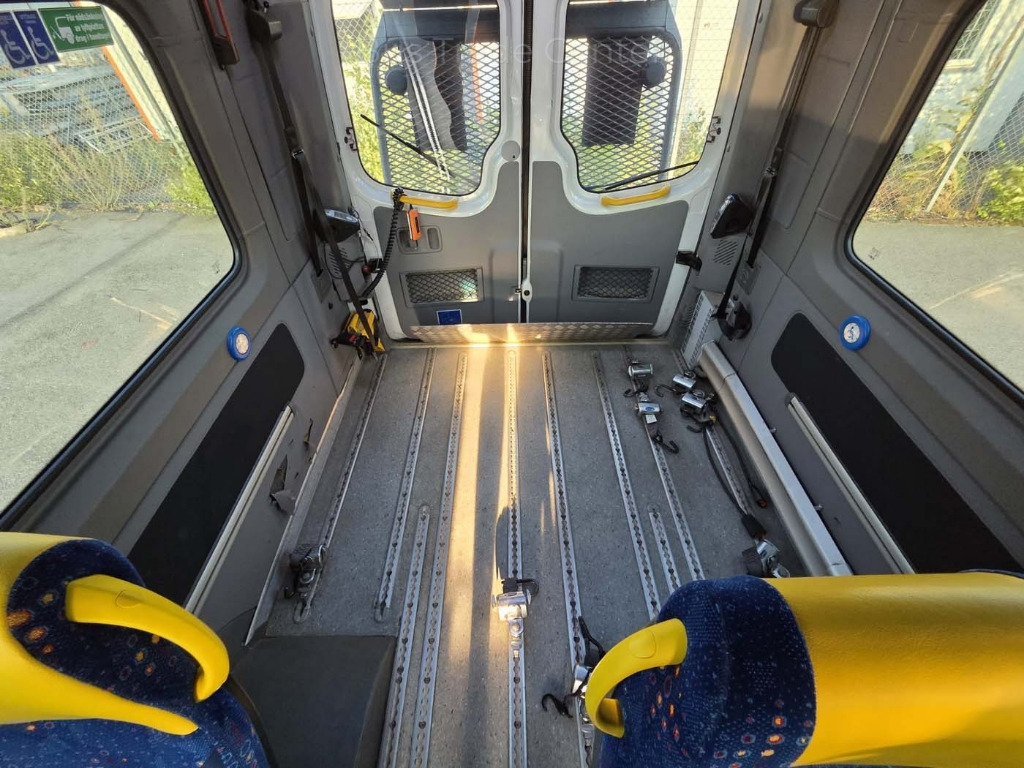 VOLKSWAGEN Crafter 50 LR // 3 units with lift - Minibus, Transport de personnes: photos 4 VOLKSWAGEN Crafter 50 LR // 3 units with lift - Minibus, Transport de personnes: photos 4