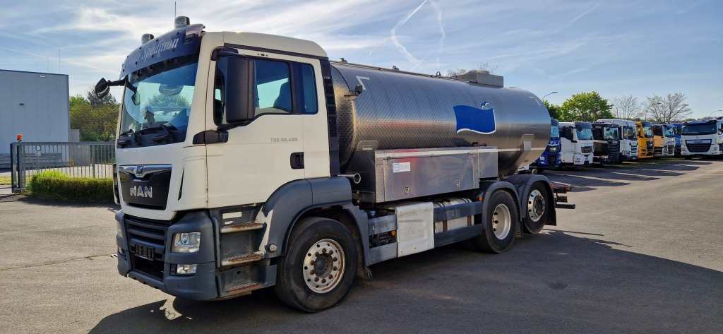 MAN TGS 26.420 6x2 (Nr. 6045) - Camion citerne: photos 2 MAN TGS 26.420 6x2 (Nr. 6045) - Camion citerne: photos 2