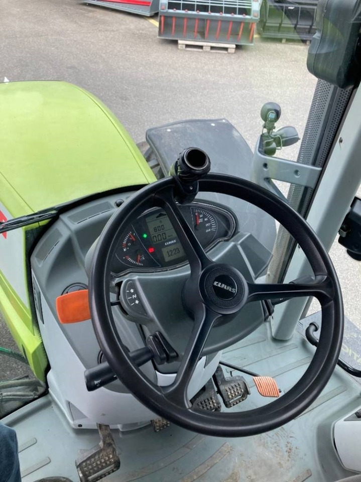 Tracteur agricole Claas Arion 630: photos 7