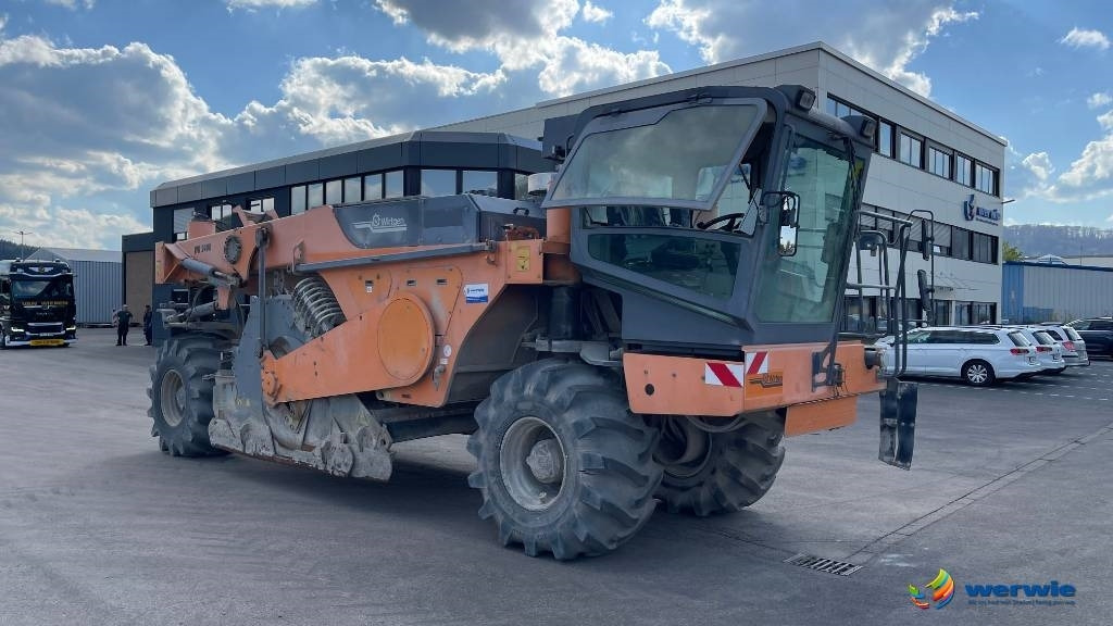 Wirtgen WR2400 - Travaux routiers: photos 2 Wirtgen WR2400 - Travaux routiers: photos 2