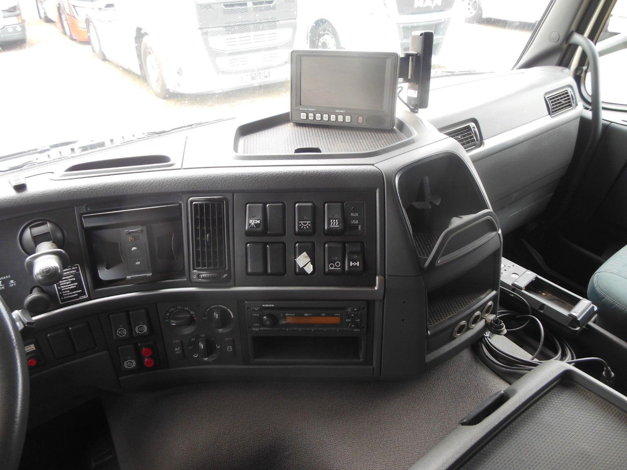 Camion benne, Camion grue Volvo FM 410, 6X2, DREISEITEN KIPPER, HIAB XS 211: photos 24