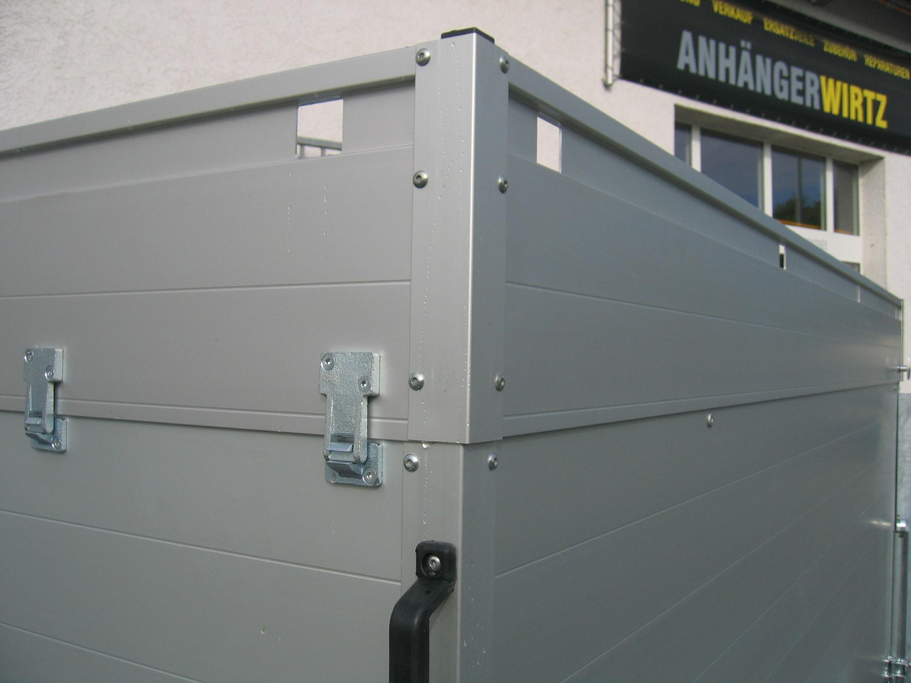 ALUBOXX Deckelanhänger GTT 1500 VT2 301x126x118cm Heckrampe (M) 1500kg order Aktion - Remorque fourgon: photos 3 ALUBOXX Deckelanhänger GTT 1500 VT2 301x126x118cm Heckrampe (M) 1500kg order Aktion - Remorque fourgon: photos 3