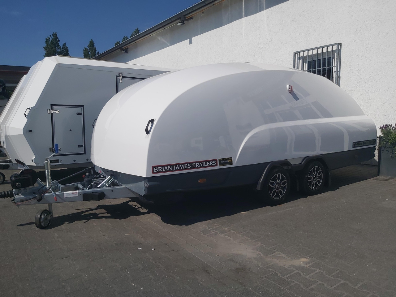 BJT Race Shuttle 2 430x195x150cm ankippbar Rampen Alufelgen dark Seilwinde 100km/H 2600kg Modell 24 - Remorque porte-voitures: photos 5 BJT Race Shuttle 2 430x195x150cm ankippbar Rampen Alufelgen dark Seilwinde 100km/H 2600kg Modell 24 - Remorque porte-voitures: photos 5
