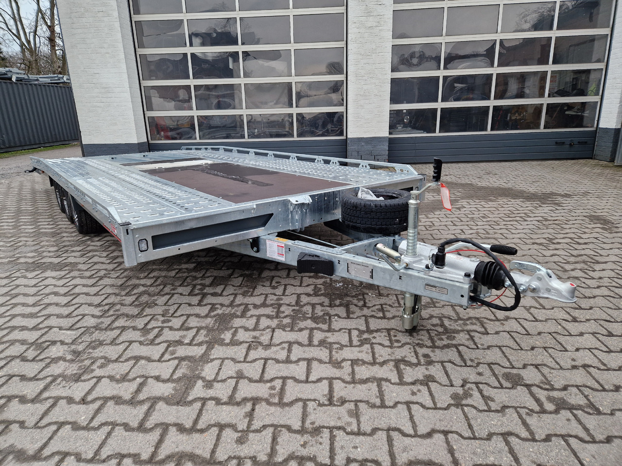 BJT T Transporter 231 550x224cm grau Tridem Alufelgen Auffahrrampen 180cm (XXL) 3500kg Aktion - Remorque porte engin: photos 1 BJT T Transporter 231 550x224cm grau Tridem Alufelgen Auffahrrampen 180cm (XXL) 3500kg Aktion - Remorque porte engin: photos 1