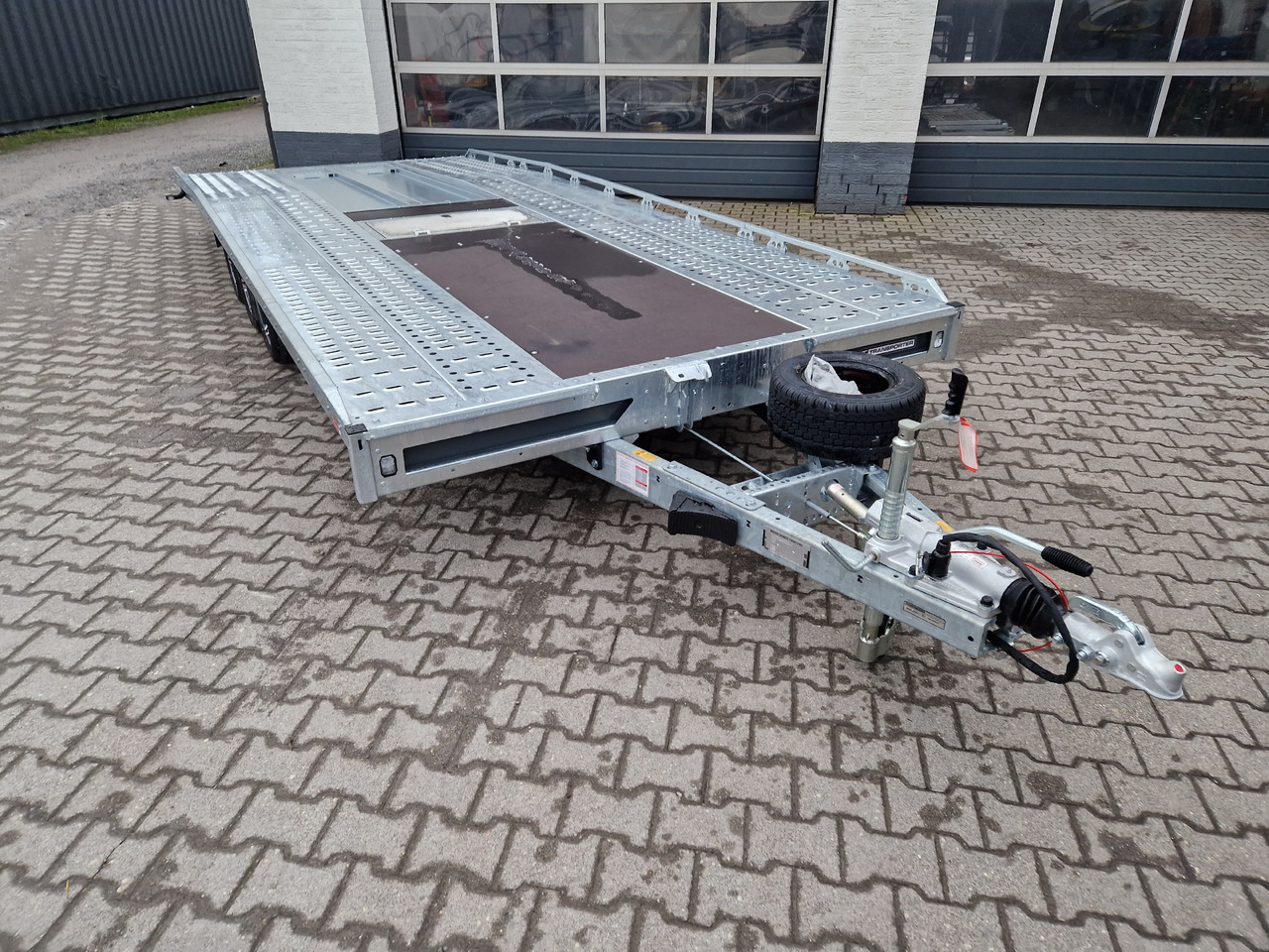 BJT T Transporter 231 550x224cm grau Tridem Alufelgen Auffahrrampen 180cm (XXL) 3500kg Aktion - Remorque porte engin: photos 5 BJT T Transporter 231 550x224cm grau Tridem Alufelgen Auffahrrampen 180cm (XXL) 3500kg Aktion - Remorque porte engin: photos 5