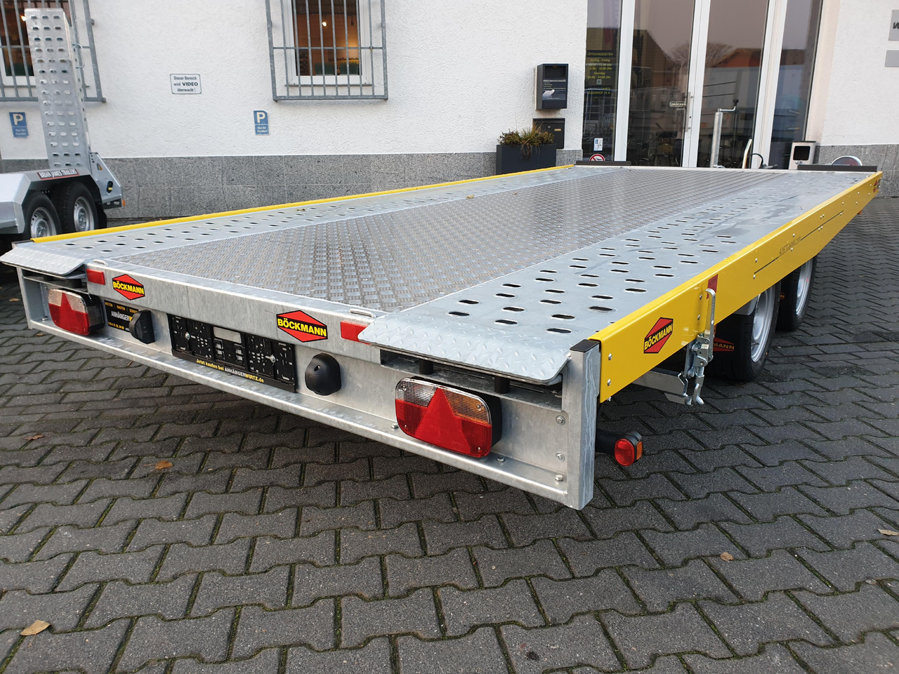 Böckmann AH 4320/35 430x208cm easyload ankipbar Aluboden 3500kg - Remorque porte-voitures: photos 3 Böckmann AH 4320/35 430x208cm easyload ankipbar Aluboden 3500kg - Remorque porte-voitures: photos 3
