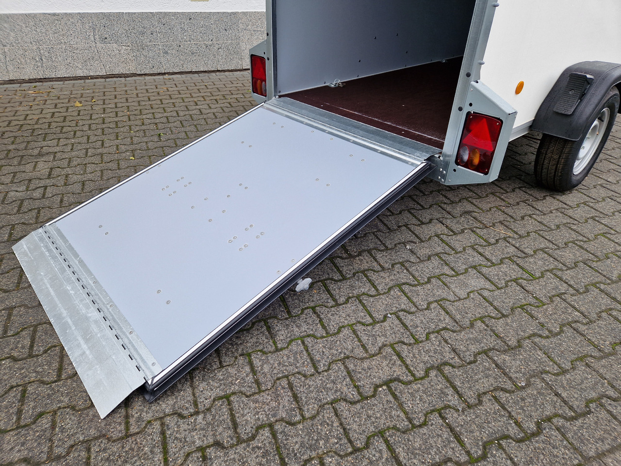 Remorque fourgon Böckmann Koffer KT 2513/135 F 251x130x150cm weiß Heckrampe V Deichsel 1350kg: photos 12