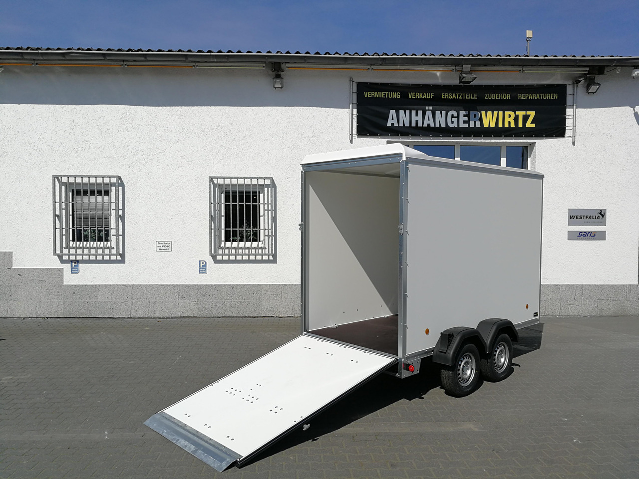 Böckmann Koffer KT 3015/20 H weiß 301x150x202 + Heckrampe (M) 2000kg - Remorque fourgon: photos 1 Böckmann Koffer KT 3015/20 H weiß 301x150x202 + Heckrampe (M) 2000kg - Remorque fourgon: photos 1