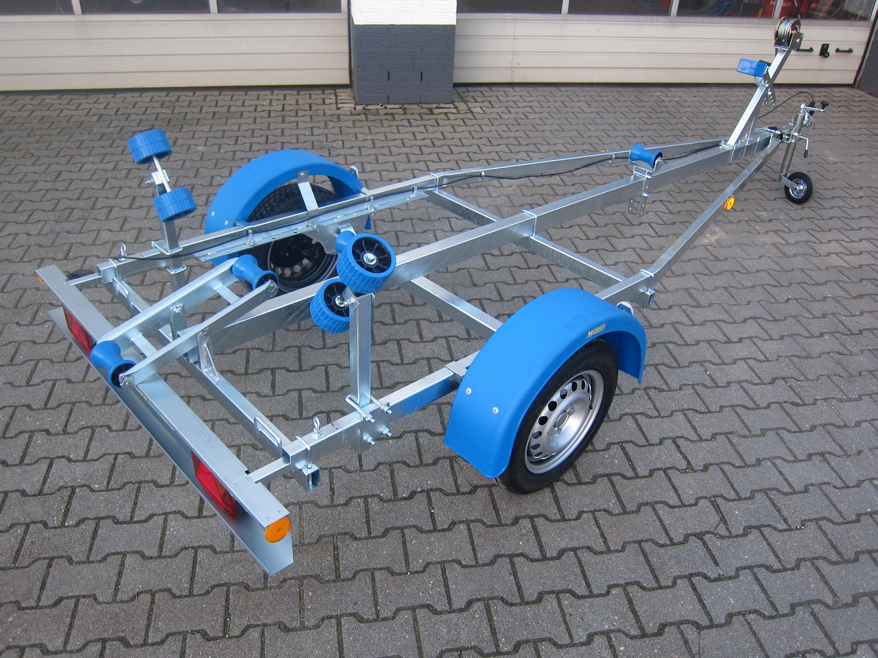 Bootsanhänger Boattrailer Neptun NAVY N7-17 Trailer 750kg mit Winde Winter Online Aktion - Remorque bateau: photos 2 Bootsanhänger Boattrailer Neptun NAVY N7-17 Trailer 750kg mit Winde Winter Online Aktion - Remorque bateau: photos 2