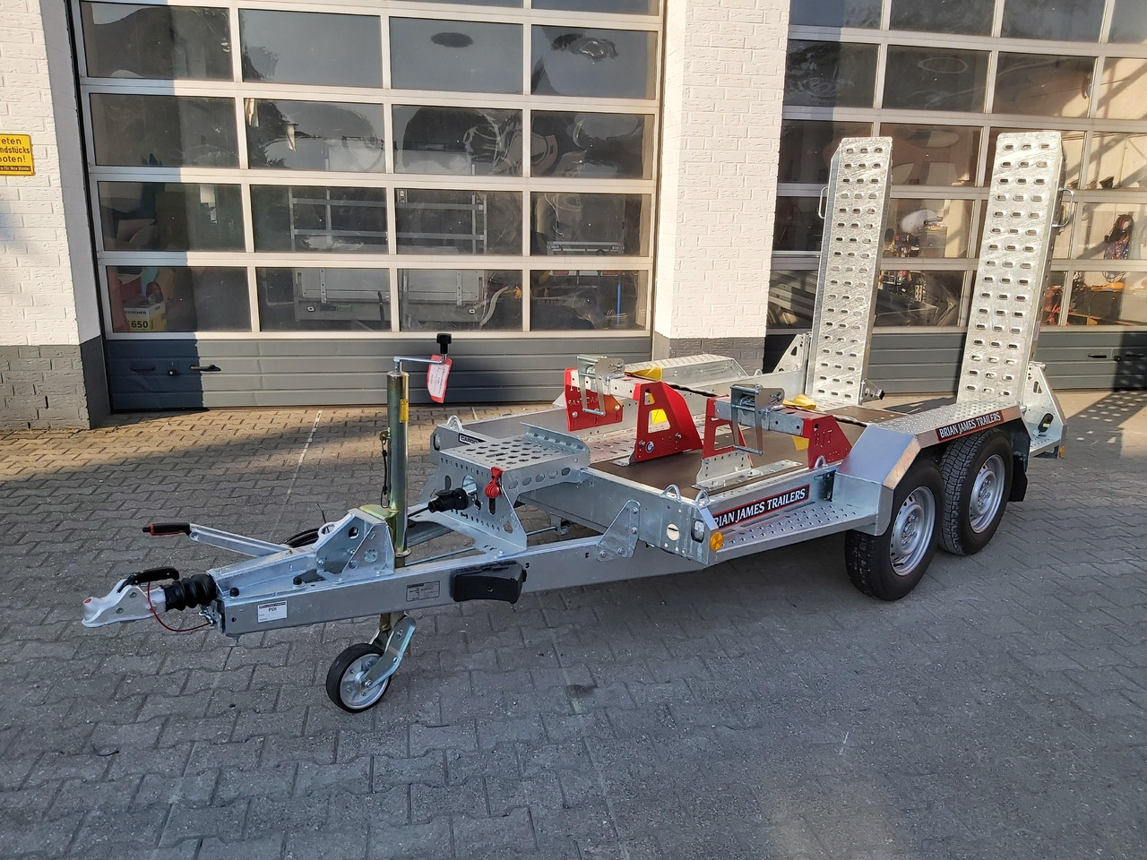 Brian James Digger Plant 543-2813-27 280x130cm Schaufelablage Rampen Trac Strap System 2700kg - Remorque porte engin: photos 5 Brian James Digger Plant 543-2813-27 280x130cm Schaufelablage Rampen Trac Strap System 2700kg - Remorque porte engin: photos 5