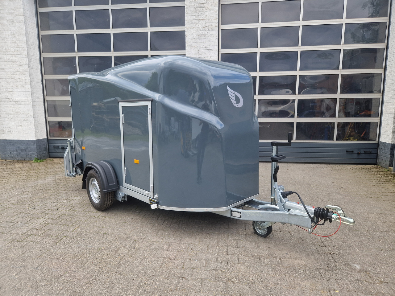 Debon Cargo 1300 300x152x168cm irongrey Seitentür 1300kg Pullman 100km/H - Remorque fourgon: photos 1 Debon Cargo 1300 300x152x168cm irongrey Seitentür 1300kg Pullman 100km/H - Remorque fourgon: photos 1
