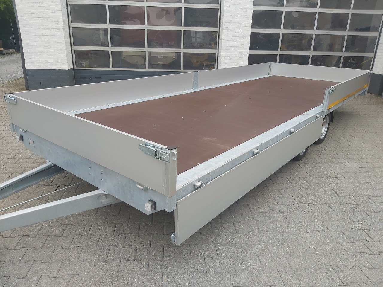 Hochlader 556x200x30cm 13" niedrig Fahrwerk 3500kg Abverkauf Aktion - Remorque plateau: photos 3 Hochlader 556x200x30cm 13" niedrig Fahrwerk 3500kg Abverkauf Aktion - Remorque plateau: photos 3
