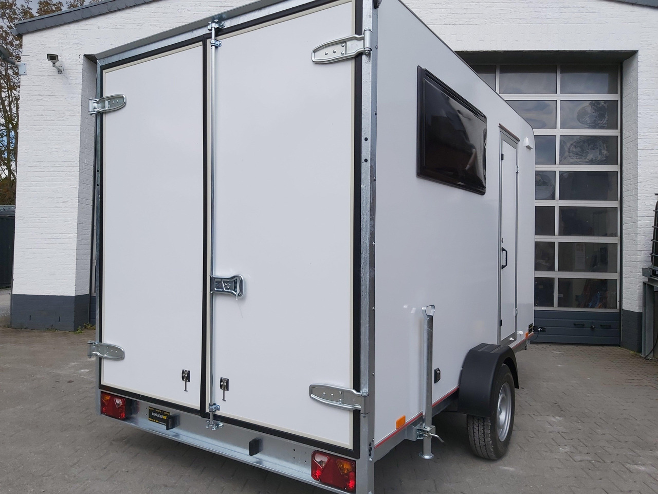 Koffer Sport Camp TFS 360.00 360x200x210cm aero Seitentür Fenster Bett (L) 1300kg 100km/H - Caravane: photos 2 Koffer Sport Camp TFS 360.00 360x200x210cm aero Seitentür Fenster Bett (L) 1300kg 100km/H - Caravane: photos 2