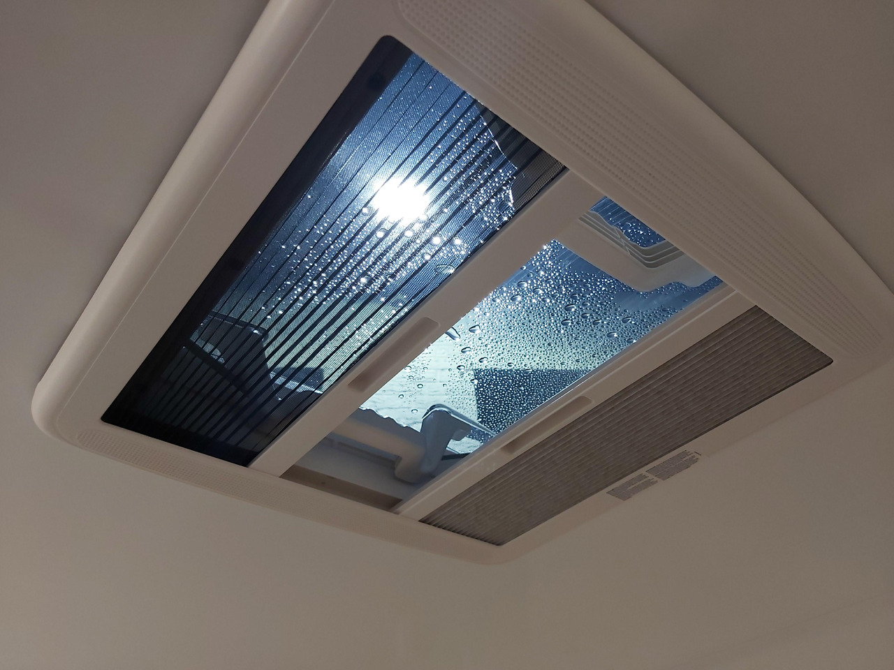 Koffer Sport Camp TFS 360.01 1500 360x200x210cm Seitentür Heckrampe 2 Fenster IL 230V 100km/H 1500kg - Remorque fourgon: photos 3 Koffer Sport Camp TFS 360.01 1500 360x200x210cm Seitentür Heckrampe 2 Fenster IL 230V 100km/H 1500kg - Remorque fourgon: photos 3