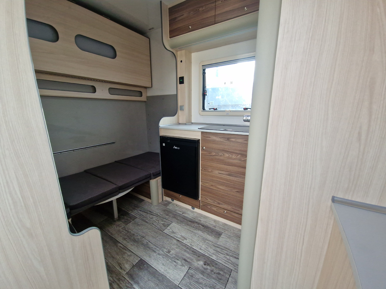 Remorque voiture Koffer Sport Camp TFS 600.01 600x200x210cm Premium Laderaum 300cm Seitentür Wohnabteil 3000kg 100km: photos 6 Remorque voiture Koffer Sport Camp TFS 600.01 600x200x210cm Premium Laderaum 300cm Seitentür Wohnabteil 3000kg 100km: photos 6