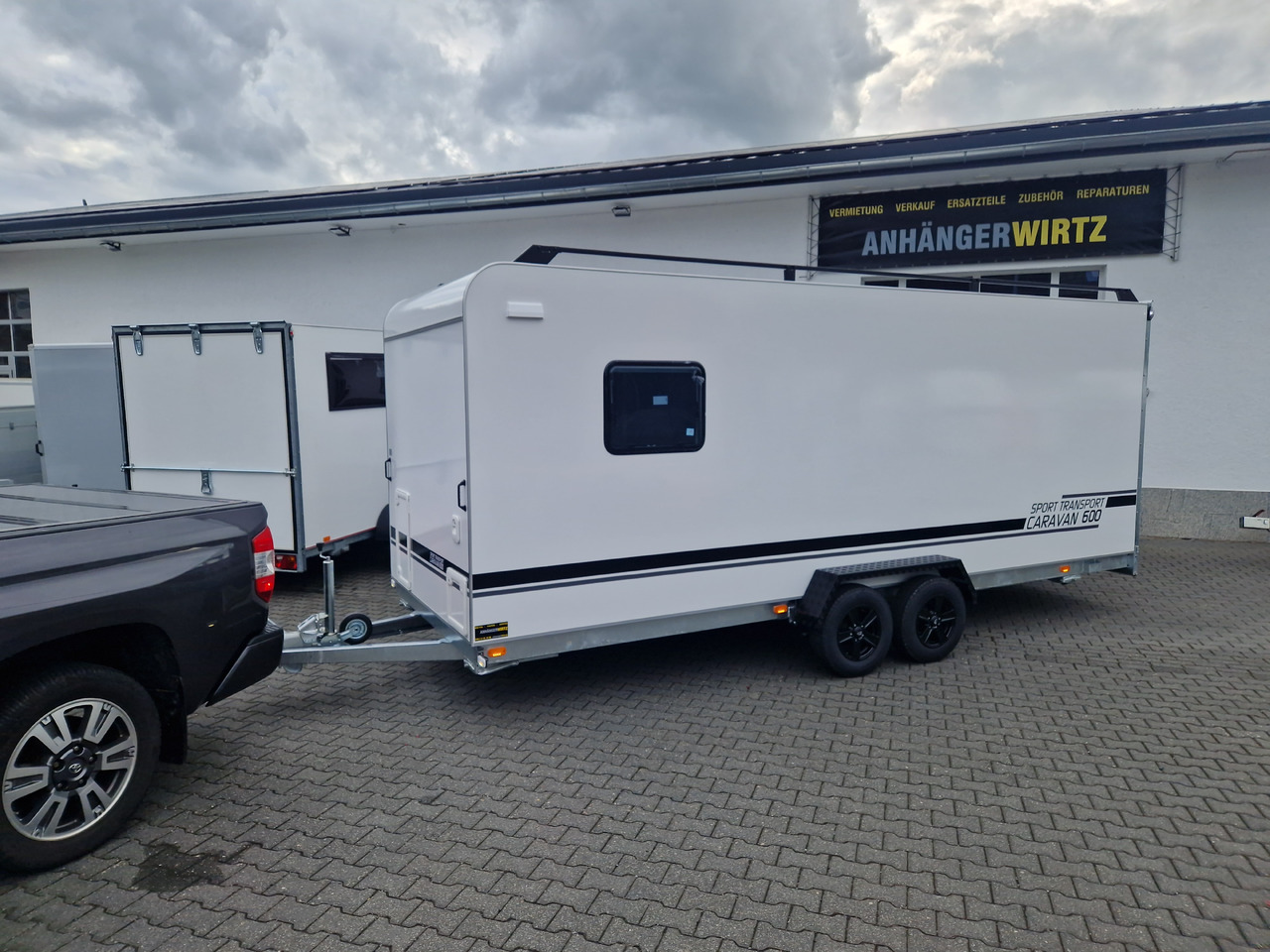 Remorque voiture Koffer Sport Camp TFS 600.01 600x200x210cm Premium Laderaum 300cm Seitentür Wohnabteil 3000kg 100km: photos 15 Remorque voiture Koffer Sport Camp TFS 600.01 600x200x210cm Premium Laderaum 300cm Seitentür Wohnabteil 3000kg 100km: photos 15