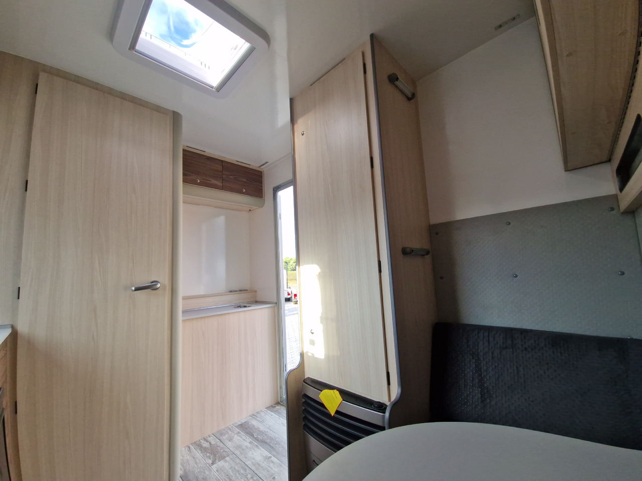 Remorque voiture Koffer Sport Camp TFS 600.01 600x200x210cm Premium Laderaum 300cm Seitentür Wohnabteil 3000kg 100km: photos 9 Remorque voiture Koffer Sport Camp TFS 600.01 600x200x210cm Premium Laderaum 300cm Seitentür Wohnabteil 3000kg 100km: photos 9