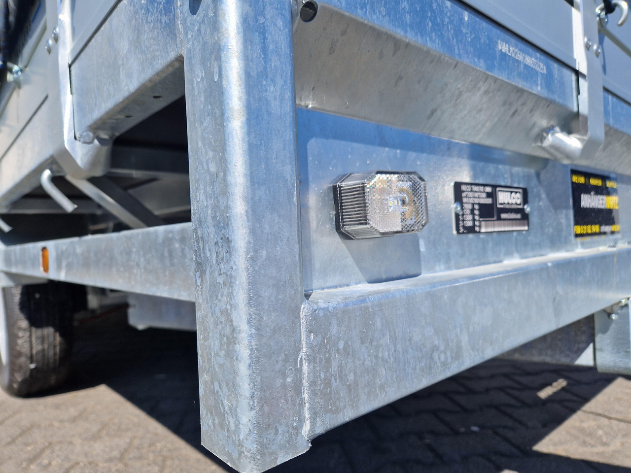 MEDAX - 3 3500 502x223x30cm Tridem 12" niedrig Fahrwerk (XXL) 3500kg - Remorque plateau: photos 5 MEDAX - 3 3500 502x223x30cm Tridem 12" niedrig Fahrwerk (XXL) 3500kg - Remorque plateau: photos 5
