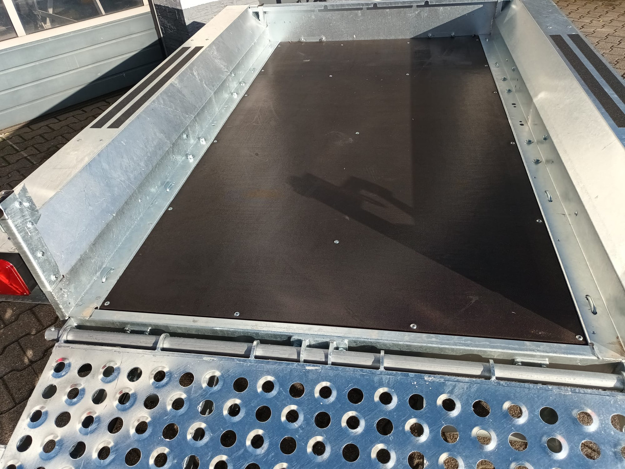 Martz Maschinentransporter BUILDER M 300x152x20cm Auffahrklappe (M) 2700kg - Remorque porte engin: photos 2 Martz Maschinentransporter BUILDER M 300x152x20cm Auffahrklappe (M) 2700kg - Remorque porte engin: photos 2