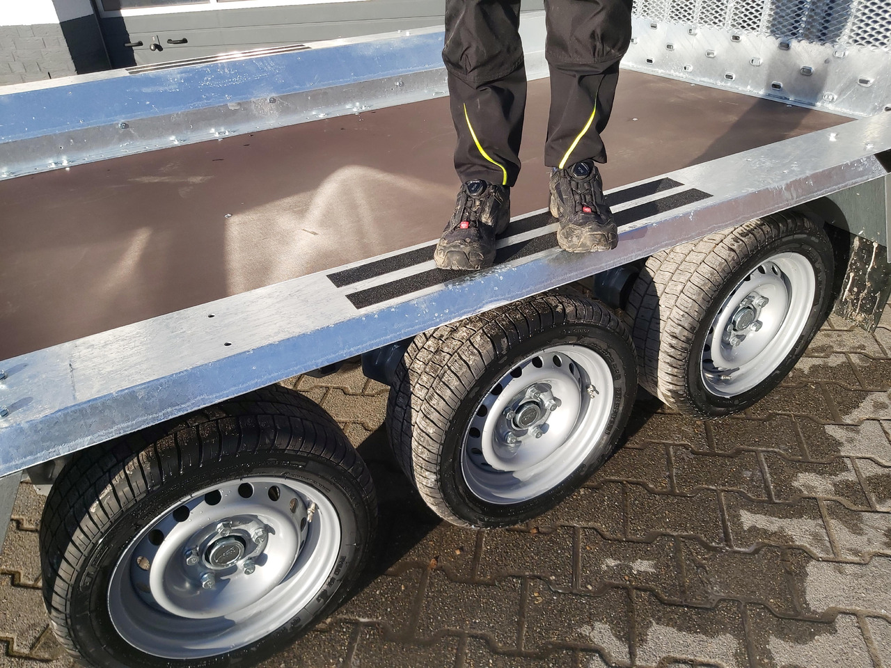 Martz Maschinentransporter BUILDER XL Bau-3 3500/3 400x180x30cm Auffahrklappe Tridem (XL) 3500kg - Remorque porte engin: photos 4 Martz Maschinentransporter BUILDER XL Bau-3 3500/3 400x180x30cm Auffahrklappe Tridem (XL) 3500kg - Remorque porte engin: photos 4