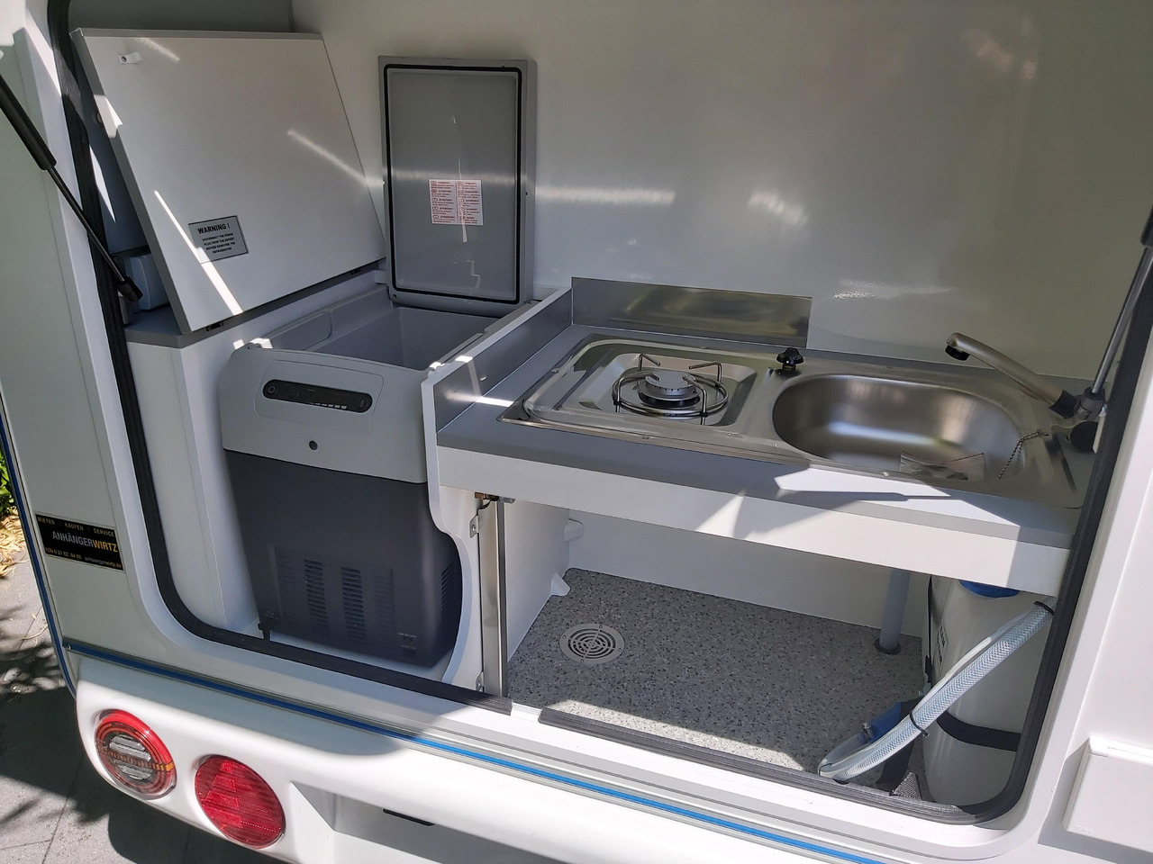 Caravane Mini Camper Mini Tommy TMC25 Basic V1 252x140x121cm Küche 100km/H 750kg ohne Bremse Winter Aktion: photos 11 Caravane Mini Camper Mini Tommy TMC25 Basic V1 252x140x121cm Küche 100km/H 750kg ohne Bremse Winter Aktion: photos 11