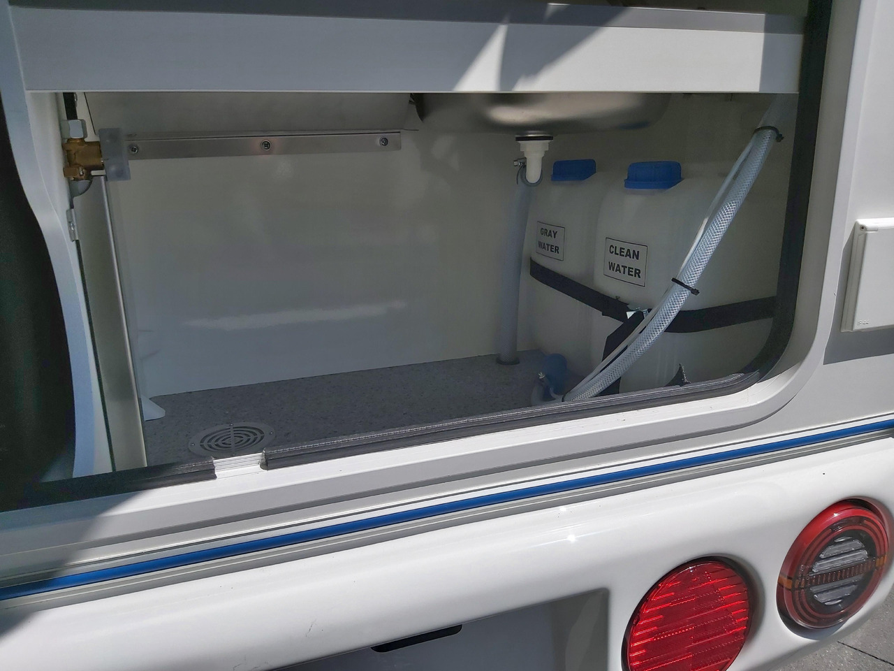 Caravane Mini Camper Mini Tommy TMC25 Basic V1 252x140x121cm Küche 100km/H 750kg ohne Bremse Winter Aktion: photos 13 Caravane Mini Camper Mini Tommy TMC25 Basic V1 252x140x121cm Küche 100km/H 750kg ohne Bremse Winter Aktion: photos 13