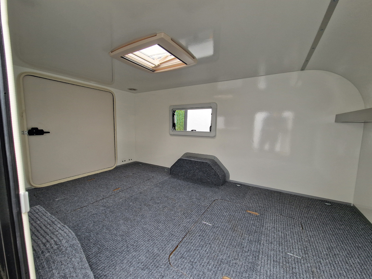 Mini Caravan Cargo Base Camp M+ wild 290cm Alufelgen 2 Fenster 100km/H 800kg - Caravane: photos 4 Mini Caravan Cargo Base Camp M+ wild 290cm Alufelgen 2 Fenster 100km/H 800kg - Caravane: photos 4