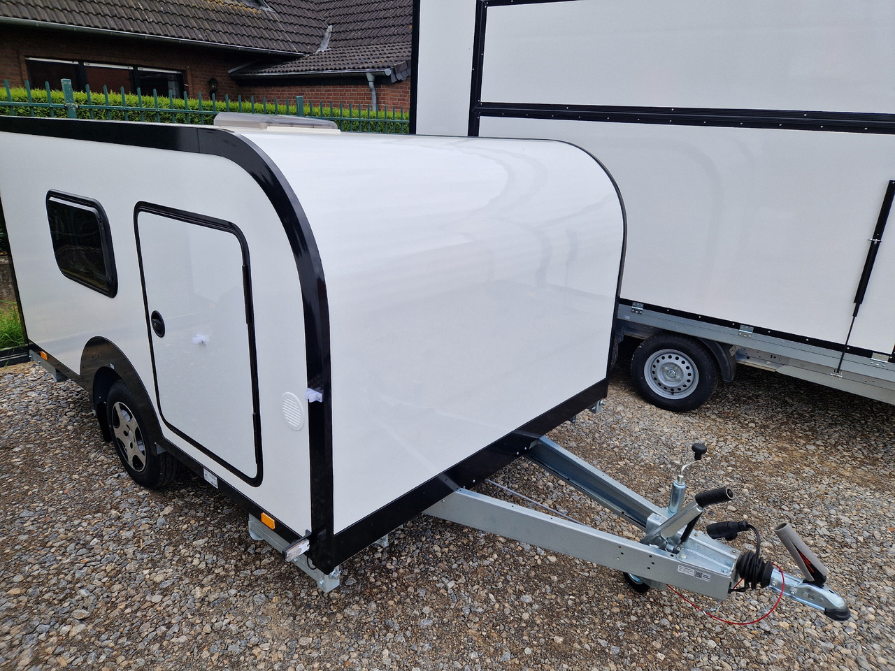 Mini Caravan Cargo Base Camp M+ wild 290cm Alufelgen 2 Fenster 100km/H 800kg - Caravane: photos 1 Mini Caravan Cargo Base Camp M+ wild 290cm Alufelgen 2 Fenster 100km/H 800kg - Caravane: photos 1