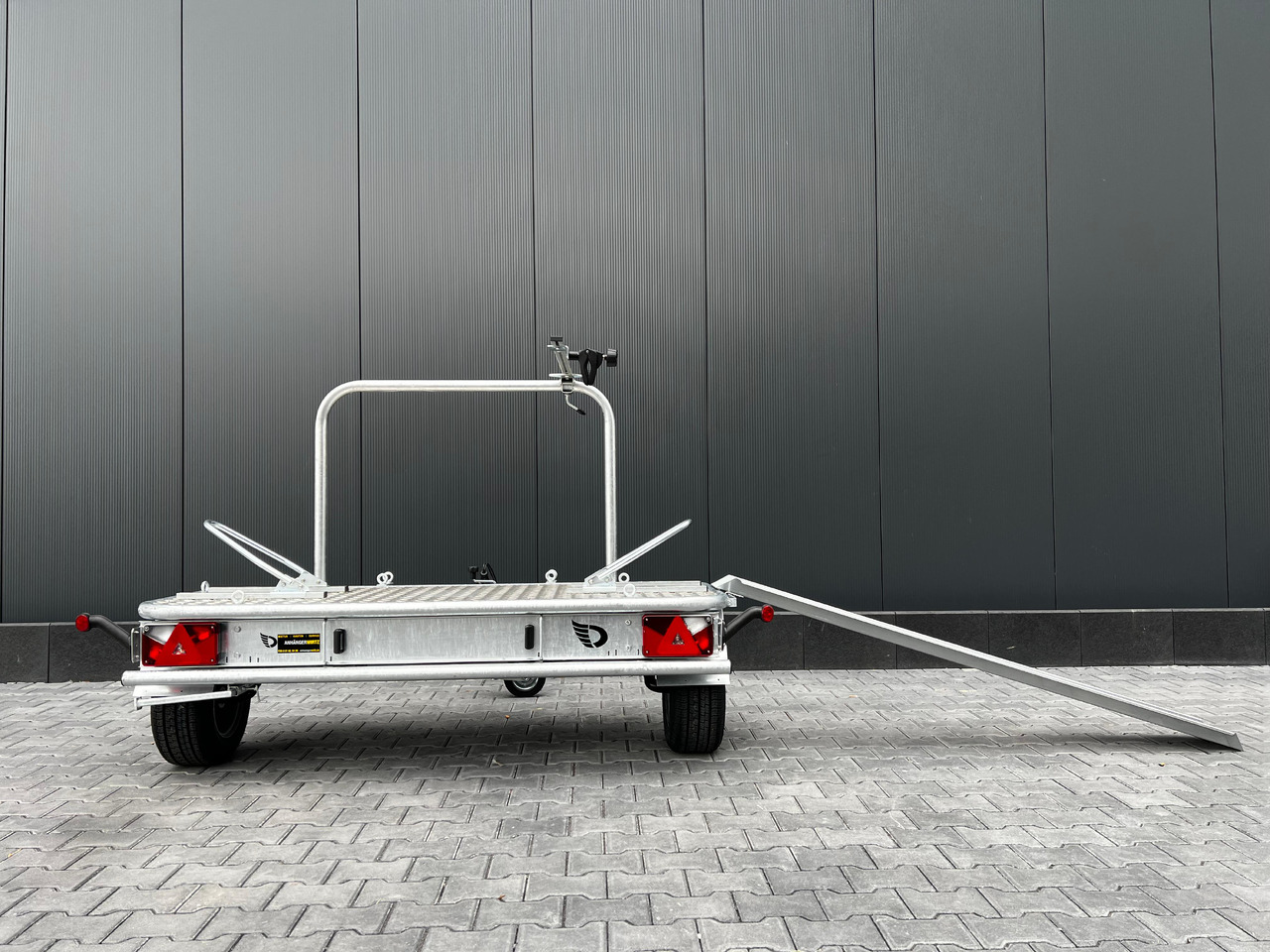 Motorradanhänger Roadster Motocamp 1 quer 200x80cm 750kg 100km/H - Remorque pour moto: photos 4 Motorradanhänger Roadster Motocamp 1 quer 200x80cm 750kg 100km/H - Remorque pour moto: photos 4