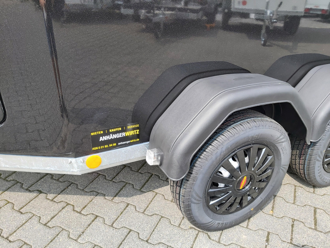 Pferdeanhänger Böckmann Comfort Esprit black Set Sattelkammer Trittschutz 100km/H 2400kg Modell 2024 - Van chevaux: photos 3 Pferdeanhänger Böckmann Comfort Esprit black Set Sattelkammer Trittschutz 100km/H 2400kg Modell 2024 - Van chevaux: photos 3