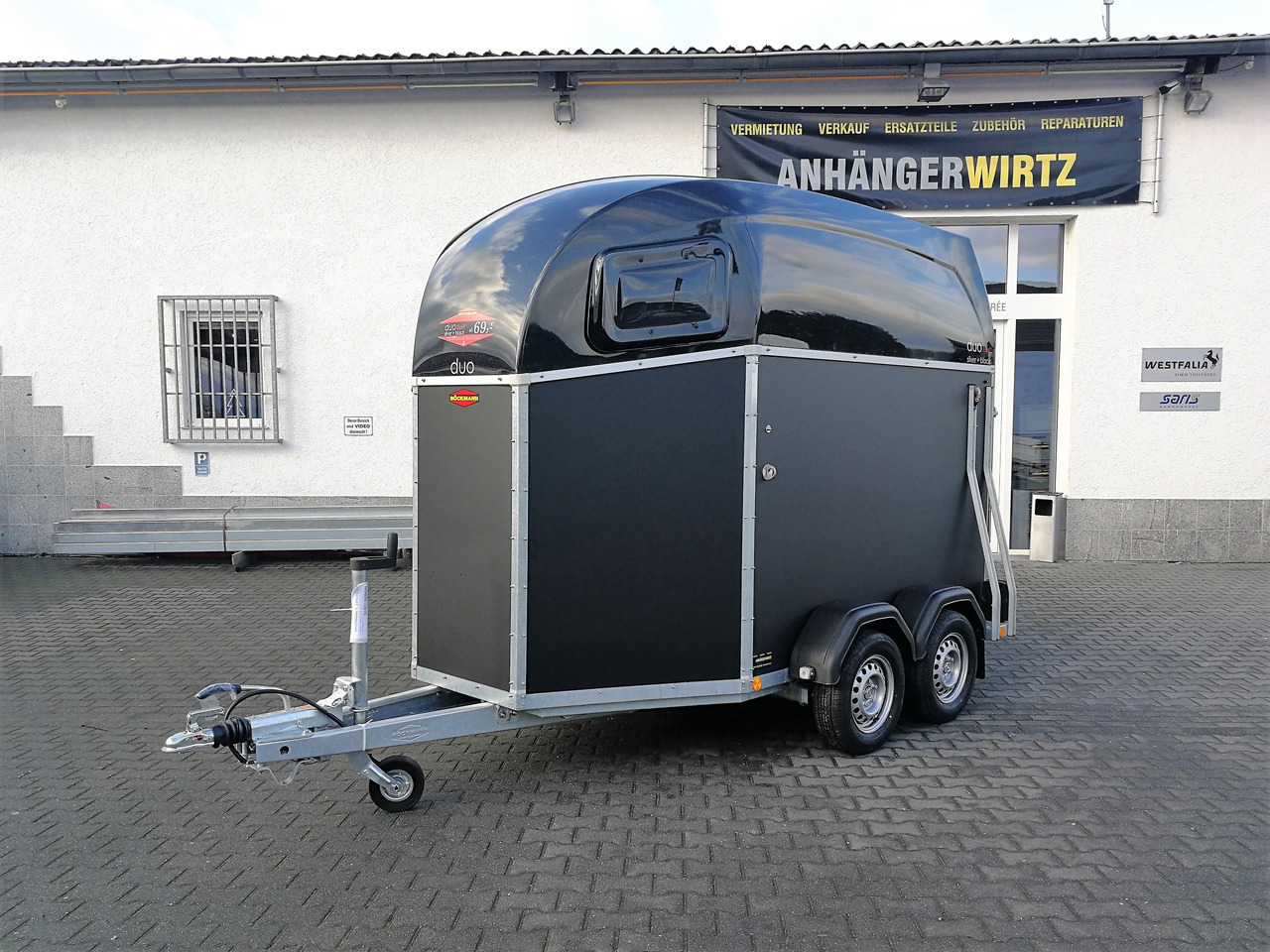 Pferdeanhänger Böckmann DUO Esprit silver black Haube schwarz 2400kg Modell 2024 - Van chevaux: photos 1 Pferdeanhänger Böckmann DUO Esprit silver black Haube schwarz 2400kg Modell 2024 - Van chevaux: photos 1