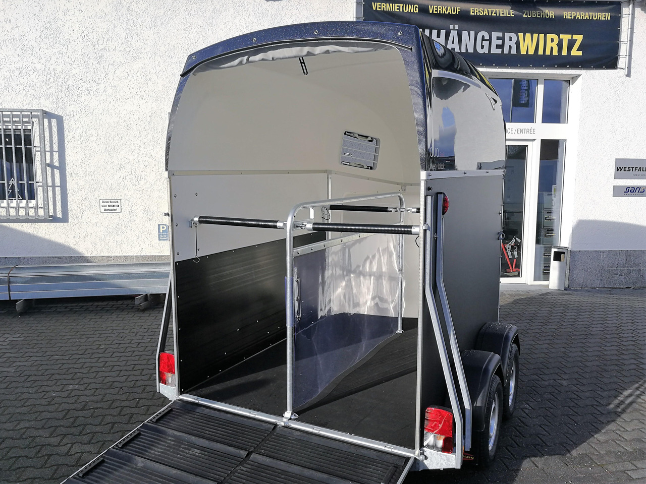 Van chevaux Pferdeanhänger Böckmann DUO Esprit silver black Sattelkammer Aluboden Trittschutz 2400kg 100 km/H: photos 10