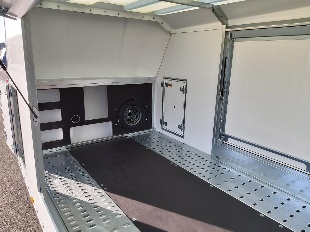 Race Sport Transporter 500x200x175cm 3000kg geschützter Fahrzeugtranport - Remorque porte-voitures: photos 3 Race Sport Transporter 500x200x175cm 3000kg geschützter Fahrzeugtranport - Remorque porte-voitures: photos 3