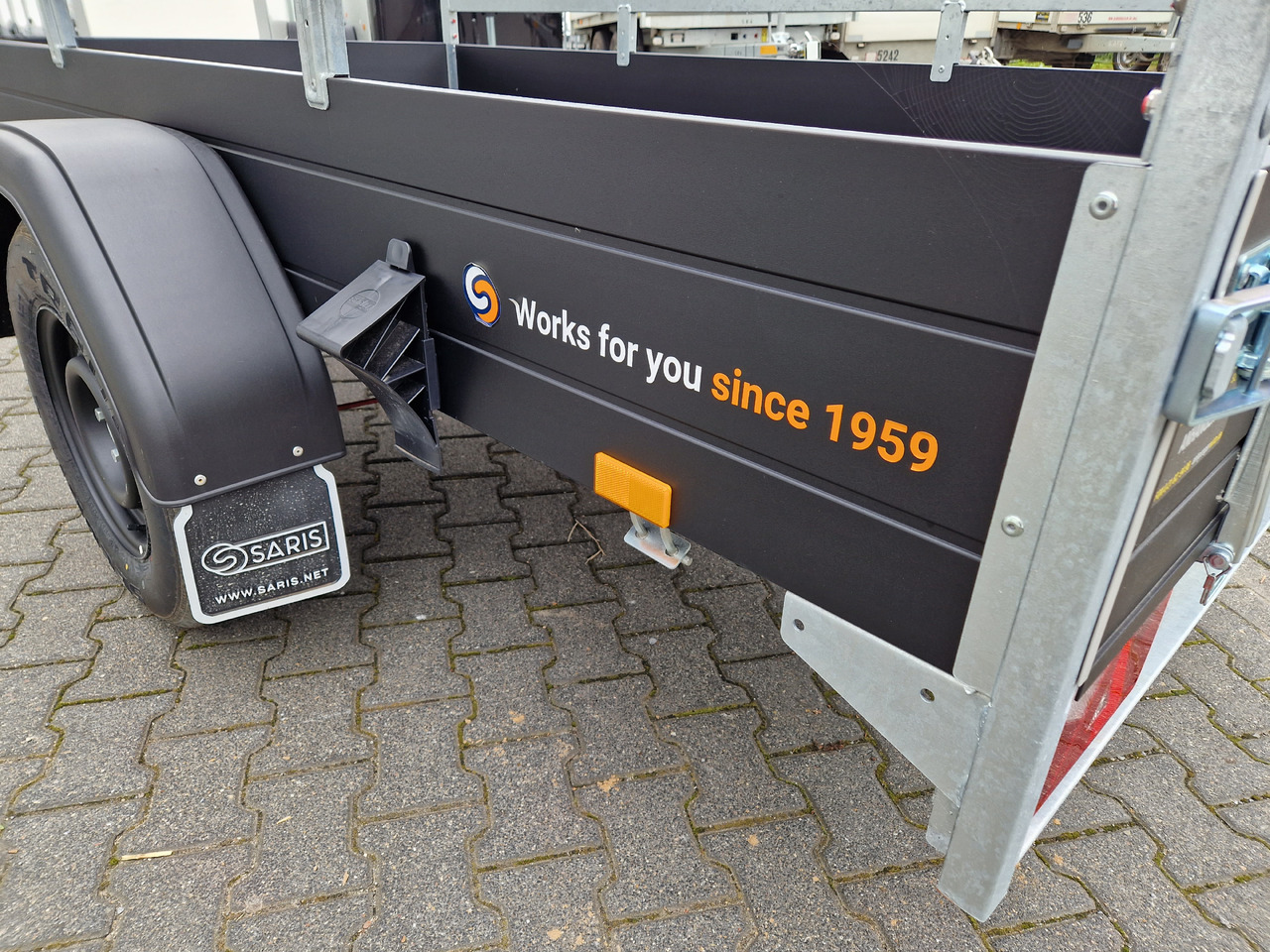 Saris Anhänger DV135 McAlu Pro MP 255x133x44cm black klappbare Vorderwand 1350kg - Remorque voiture: photos 3 Saris Anhänger DV135 McAlu Pro MP 255x133x44cm black klappbare Vorderwand 1350kg - Remorque voiture: photos 3